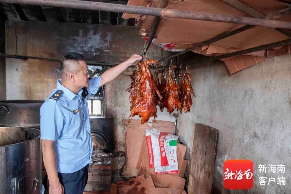 查处!海口美兰区4家肉制品黑作坊藏身民宅,网友:“太恶心了!” 查处!海口美兰区4家肉制品黑作坊藏身民宅,网友:“太恶心了!”