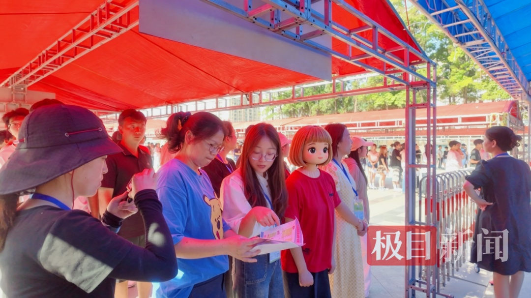 经批准,一20岁女孩高考每场考试可增加30%作答时间 经批准,一20岁女孩高考每场考试可增加30%作答时间