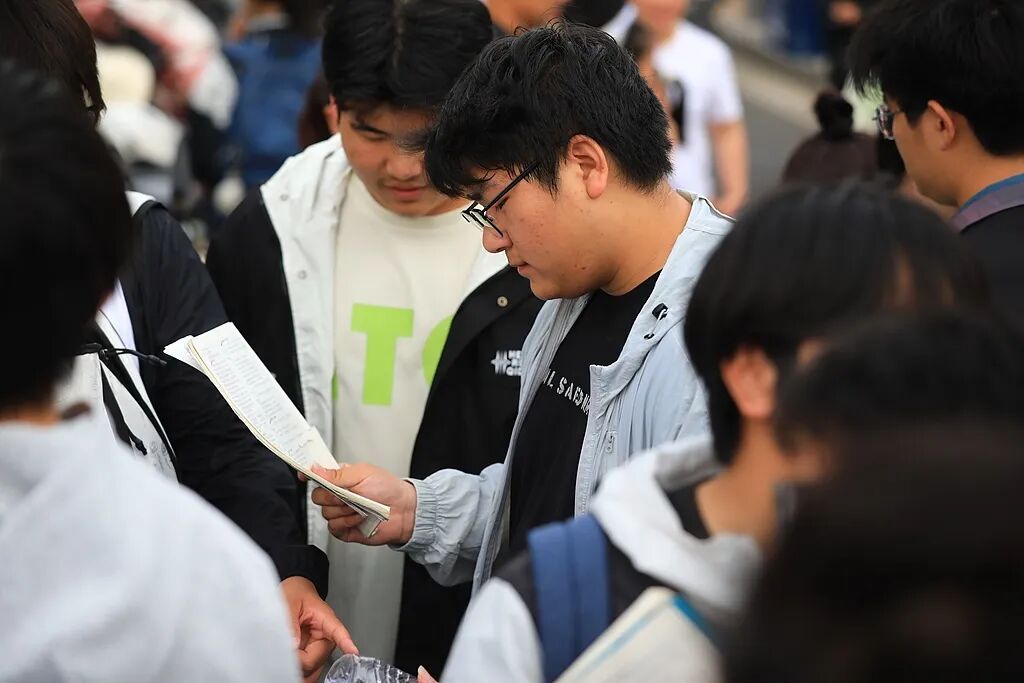高考首日,这些瞬间让人印象深刻 高考首日,这些瞬间让人印象深刻