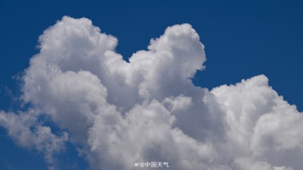 冷涡“滤镜”下的北京天空，美得像开了挂！