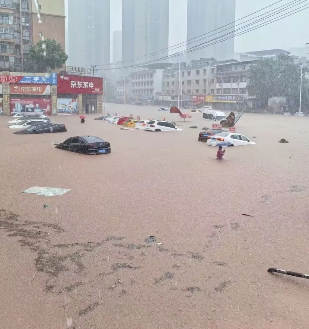 重庆合川暴雨致多街镇内涝：当地正救援，高考考点暂未受影响