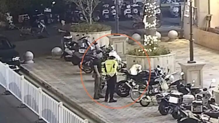 一辆“浙E”牌照摩托车,牵出四项严重违法!上海警方查获驾驶人曹某某 一辆“浙E”牌照摩托车,牵出四项严重违法!上海警方查获驾驶人曹某某