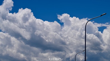 冷涡“滤镜”下的北京天空，美得像开了挂！