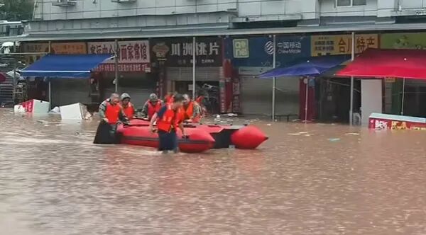 重庆合川暴雨致多街镇内涝：当地正救援，高考考点暂未受影响