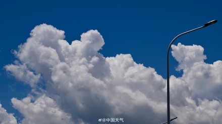 冷涡“滤镜”下的北京天空，美得像开了挂！