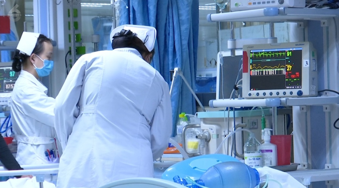 男子突然翻出27楼窗户,顺着水管往下爬,“有人让我修仙渡劫!” 男子突然翻出27楼窗户,顺着水管往下爬,“有人让我修仙渡劫!”