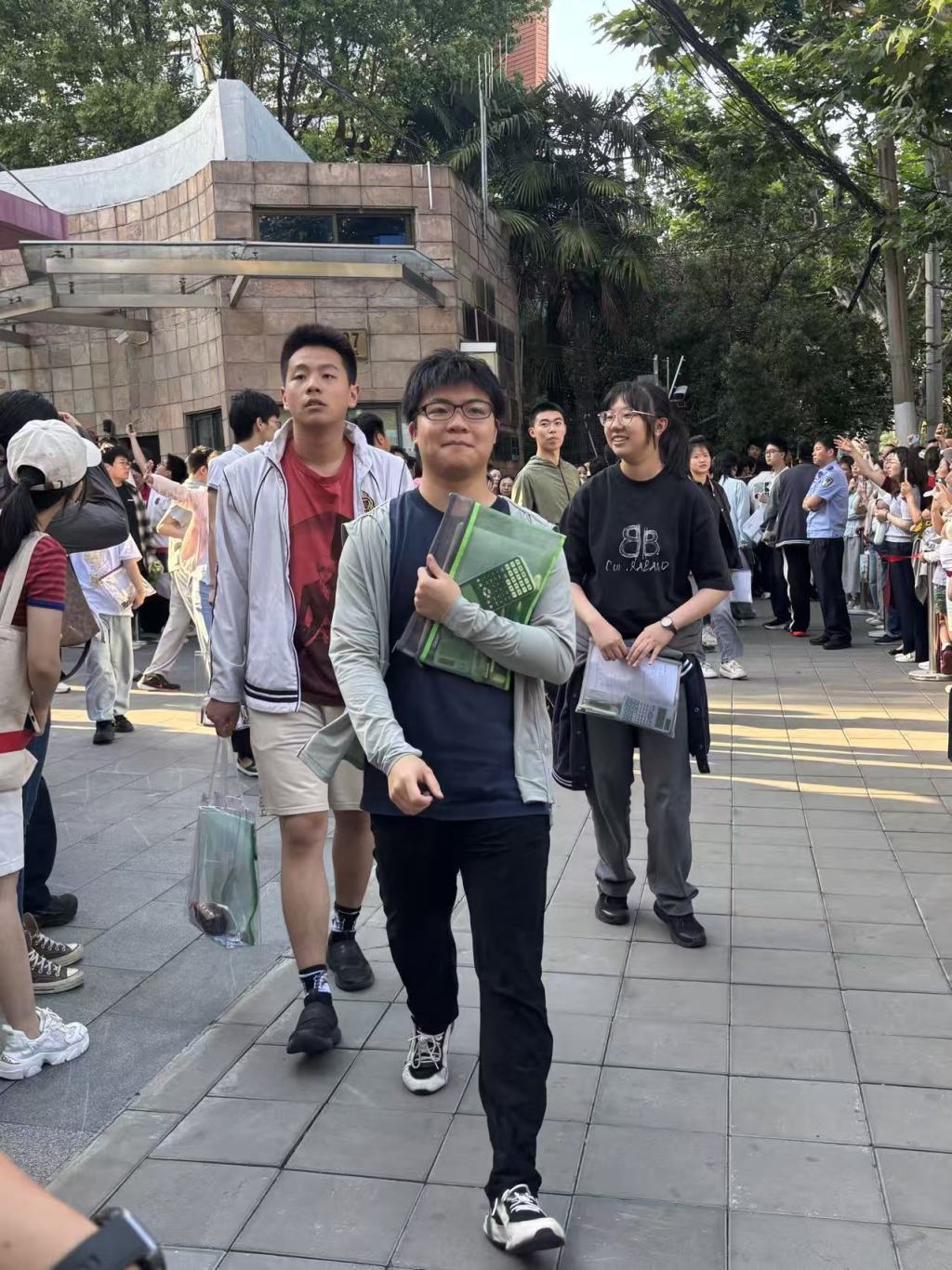 一天就考完了,真幸福!他们的高考已提前结束 一天就考完了,真幸福!他们的高考已提前结束