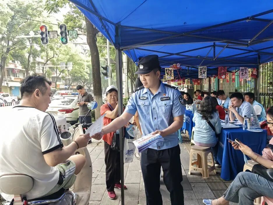 刚上任的98后法治副校长:在家门口护考,心里有底 刚上任的98后法治副校长:在家门口护考,心里有底