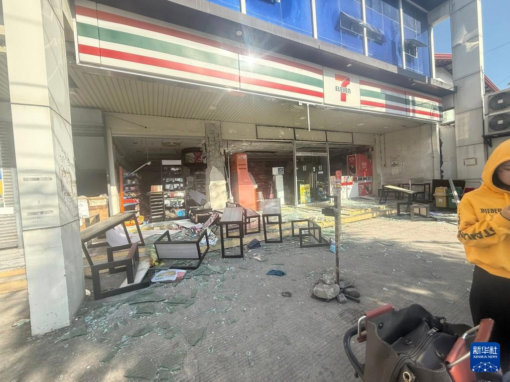 菲律宾强震已致5人死亡 海啸波最高约1.4米 菲律宾强震已致5人死亡 海啸波最高约1.4米