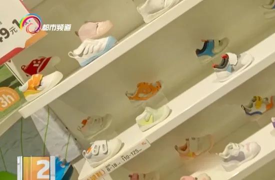 价格远超普通童鞋！高价机能鞋、学步鞋能防摔、矫正步态？医生：并无科学依据