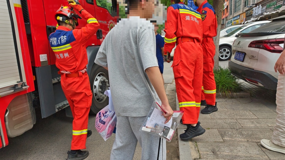 “车窗虽破,但也祝你乘风破浪!” “车窗虽破,但也祝你乘风破浪!”
