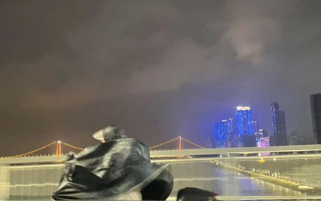 今天,请比昨天提前1小时出门 今天,请比昨天提前1小时出门