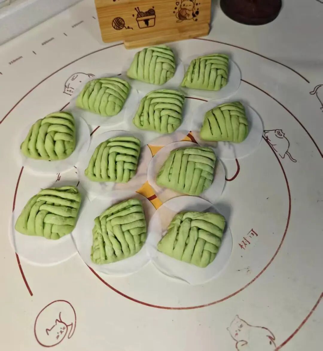 南京一高考生姑姑手搓馒头花束为侄女加油,寓意“一举夺魁必高中”:既好看又好吃 南京一高考生姑姑手搓馒头花束为侄女加油,寓意“一举夺魁必高中”:既好看又好吃