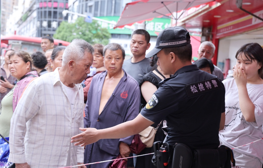 暴雨突袭！松桃公安奋战防汛救援一线