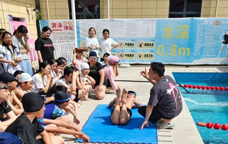 江西龙南市创新“游泳+防溺水”融合教育筑牢学生安全屏障