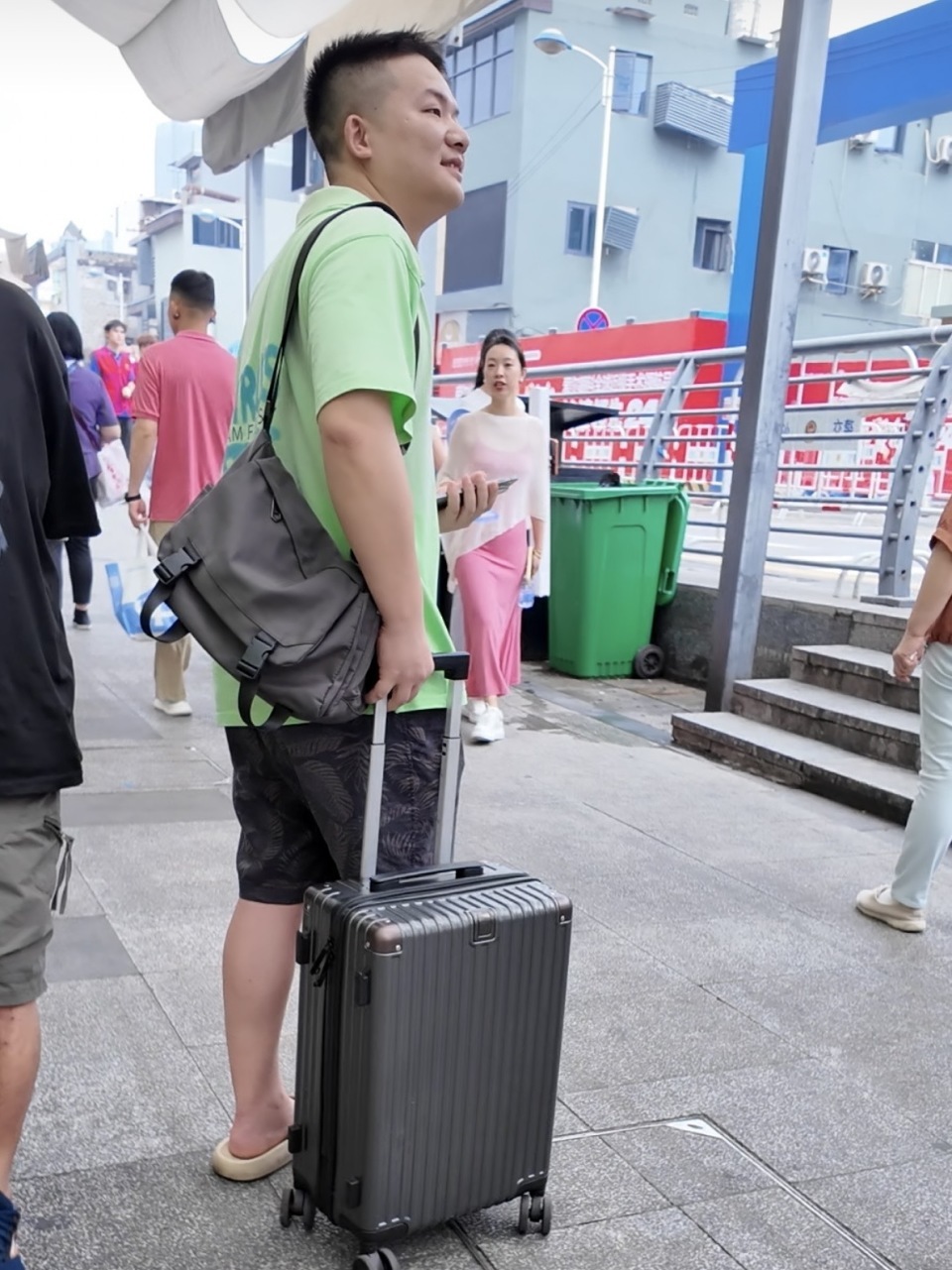 10分钟补证、108天宝宝送考、2米向日葵陪考……高考首日长郡中学考点名场面来了 10分钟补证、108天宝宝送考、2米向日葵陪考……高考首日长郡中学考点名场面来了