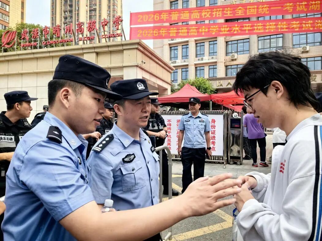 刚上任的98后法治副校长:在家门口护考,心里有底 刚上任的98后法治副校长:在家门口护考,心里有底