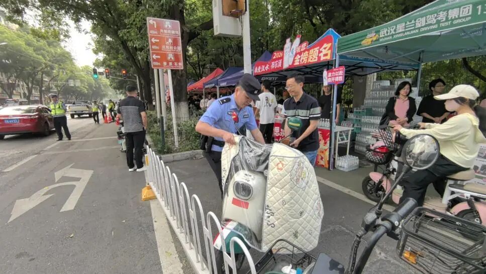 刚上任的98后法治副校长:在家门口护考,心里有底 刚上任的98后法治副校长:在家门口护考,心里有底