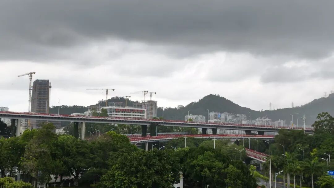 一秒天黑!气象预警发布!确认影响厦门…… 一秒天黑!气象预警发布!确认影响厦门……