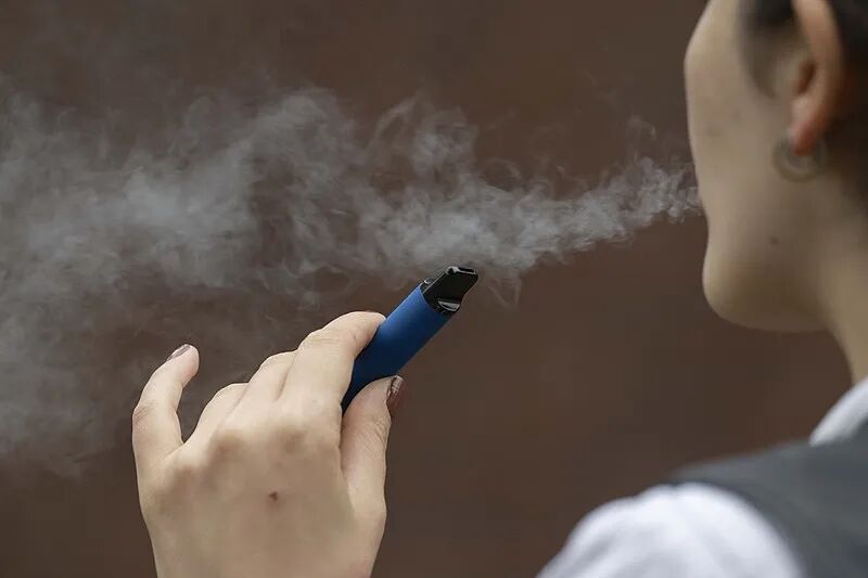 18岁少女急性中毒!双手剧烈颤抖、语言功能退化…警惕这种"玩具" 18岁少女急性中毒!双手剧烈颤抖、语言功能退化…警惕这种"玩具"