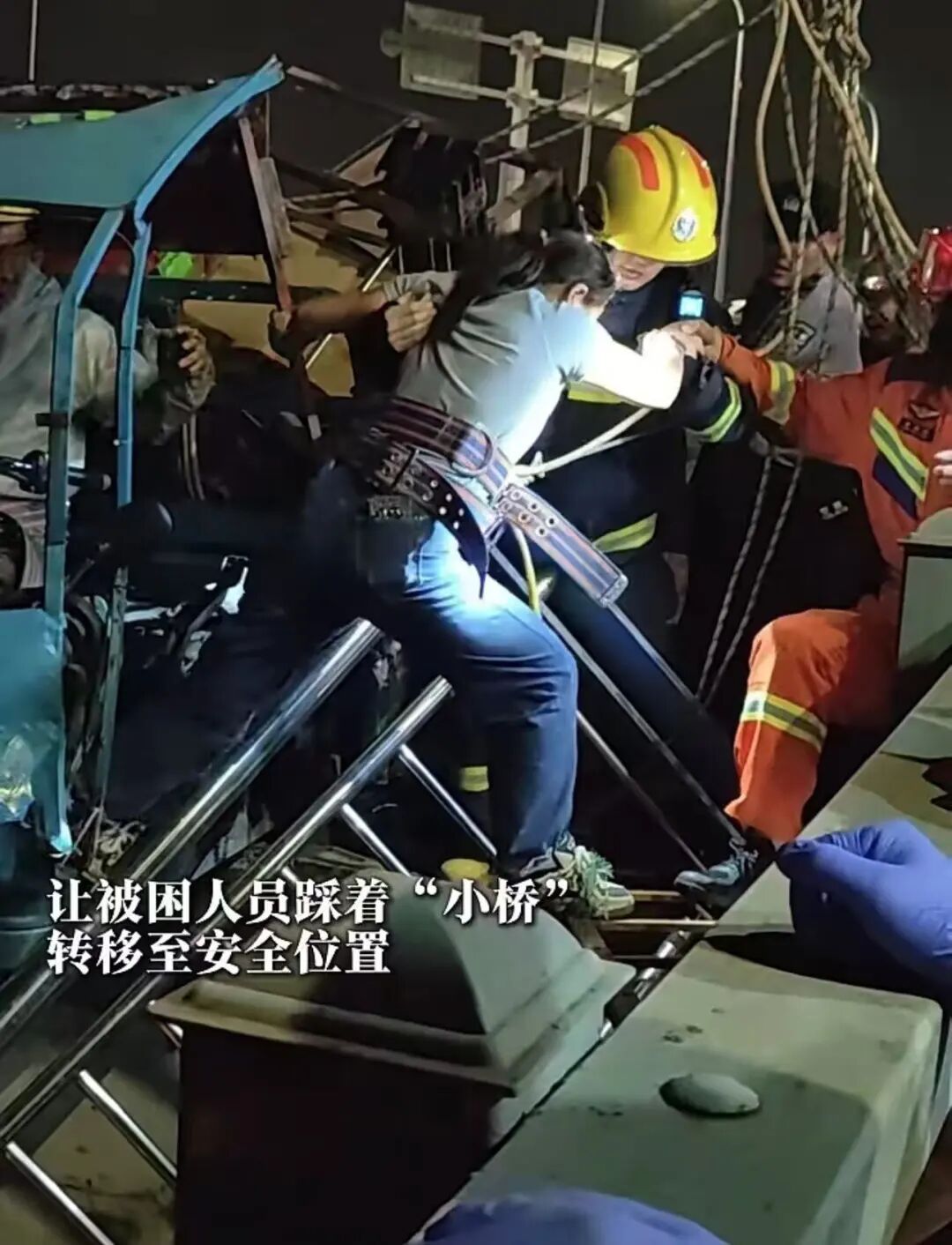 合肥一跨河大桥突发,众人冲了上去 合肥一跨河大桥突发,众人冲了上去