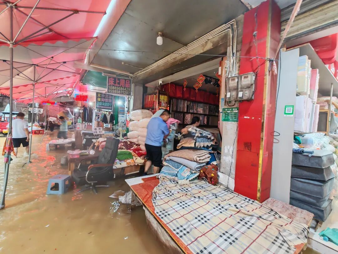 暴雨突袭！松桃公安奋战防汛救援一线