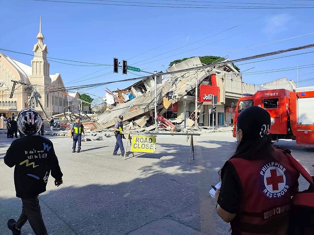 菲律宾南部地震已造成15人死亡 菲律宾南部地震已造成15人死亡