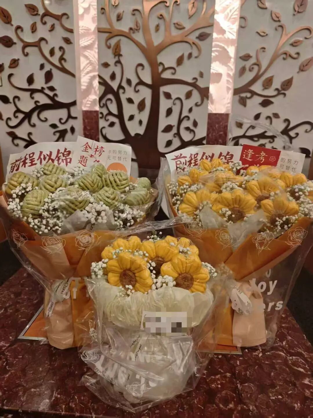 南京一高考生姑姑手搓馒头花束为侄女加油,寓意“一举夺魁必高中”:既好看又好吃 南京一高考生姑姑手搓馒头花束为侄女加油,寓意“一举夺魁必高中”:既好看又好吃