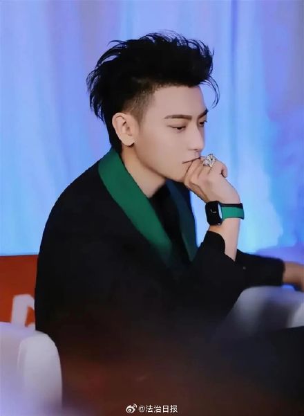 黄子韬怒斥牙医偷拍毫无素质 医生泄露患者隐私需担法律责任