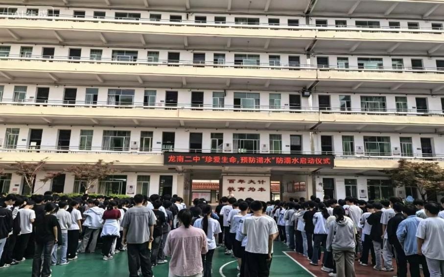 江西龙南市创新“游泳+防溺水”融合教育筑牢学生安全屏障