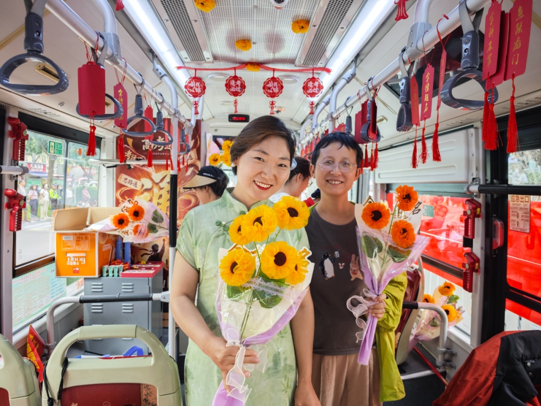 高考锦鲤请上车!郑州女车长开公交送了13年高考考生 高考锦鲤请上车!郑州女车长开公交送了13年高考考生