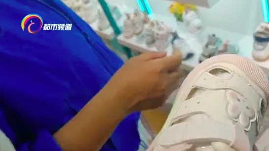 价格远超普通童鞋！高价机能鞋、学步鞋能防摔、矫正步态？医生：并无科学依据