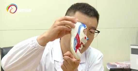 价格远超普通童鞋！高价机能鞋、学步鞋能防摔、矫正步态？医生：并无科学依据