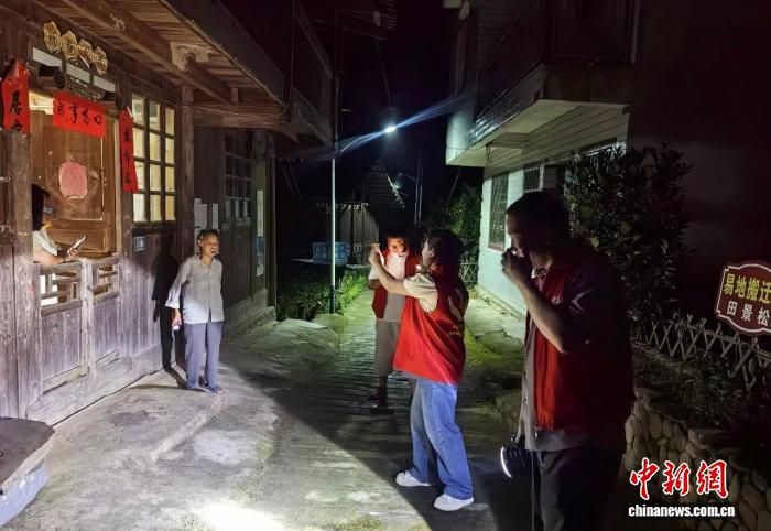 贵州多地遭受特大暴雨 已紧急转移上万人 贵州多地遭受特大暴雨 已紧急转移上万人