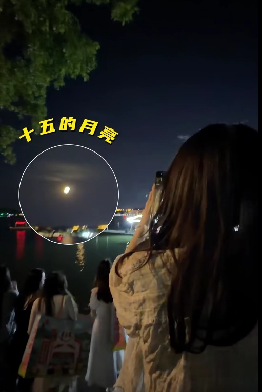演员高圆圆:谁能拒绝南京鸭血粉丝汤! 演员高圆圆:谁能拒绝南京鸭血粉丝汤!