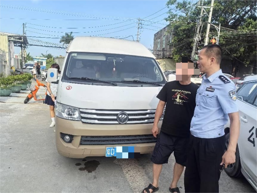 9座面包车竟挤22名学生?!司机被刑拘! 9座面包车竟挤22名学生?!司机被刑拘!