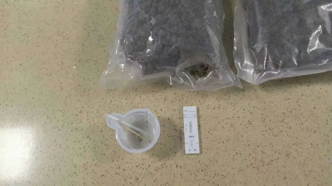 别想蒙混过关!婴儿毛毯夹带大麻973.6克被查获 别想蒙混过关!婴儿毛毯夹带大麻973.6克被查获