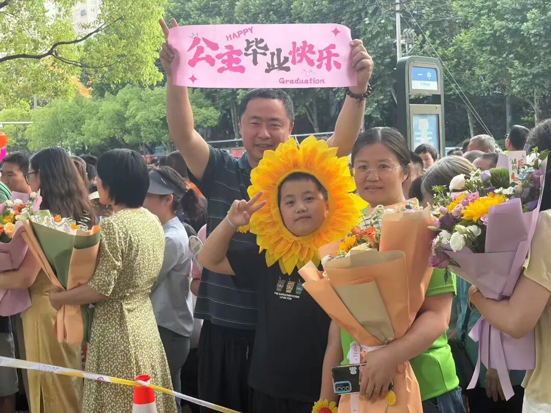 合肥高考考场外拍下一幕幕! 合肥高考考场外拍下一幕幕!