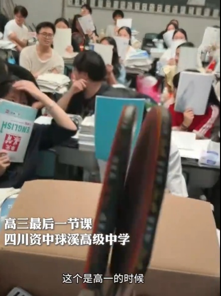 四川“00后”高三班主任统一返还学生高中三年暂扣物品,勾起众多网友的青春回忆 四川“00后”高三班主任统一返还学生高中三年暂扣物品,勾起众多网友的青春回忆