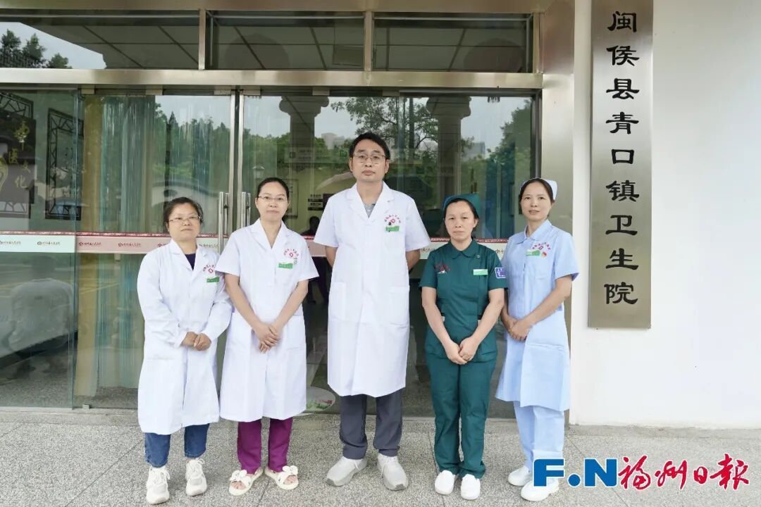 福州一女子公交上晕倒!车上刚好有5位医护人员…… 福州一女子公交上晕倒!车上刚好有5位医护人员……