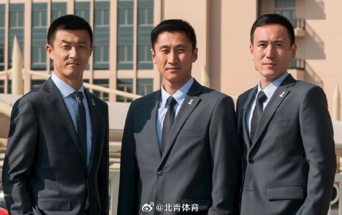 中国裁判组马宁、傅明、周飞拍摄世界杯官方写真;马宁回应被调侃“没有软肋” 中国裁判组马宁、傅明、周飞拍摄世界杯官方写真;马宁回应被调侃“没有软肋”