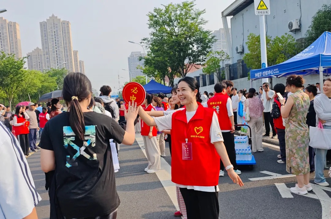 合肥高考考场外拍下一幕幕! 合肥高考考场外拍下一幕幕!