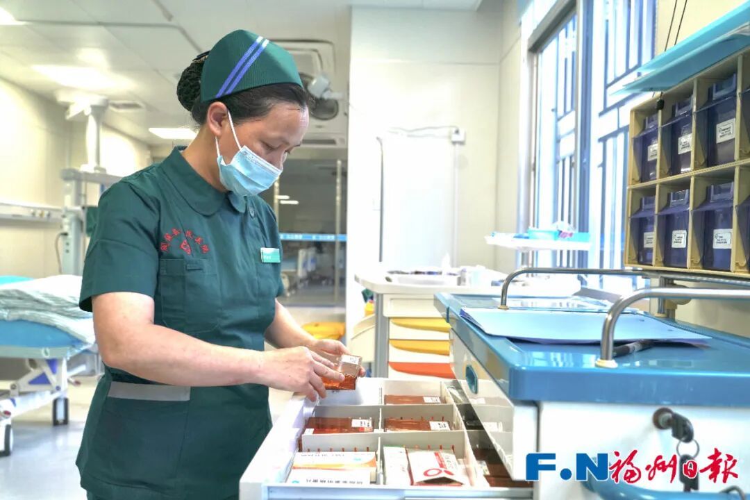 福州一女子公交上晕倒!车上刚好有5位医护人员…… 福州一女子公交上晕倒!车上刚好有5位医护人员……
