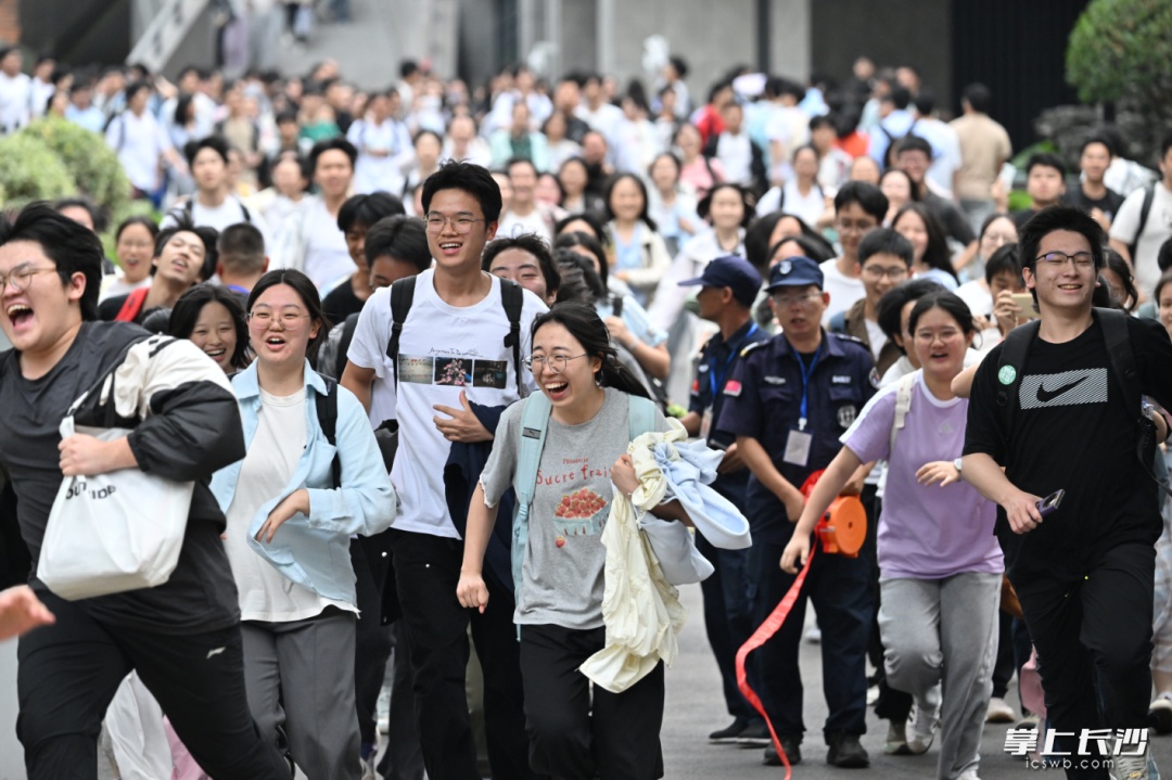 我们考完啦! 我们考完啦!