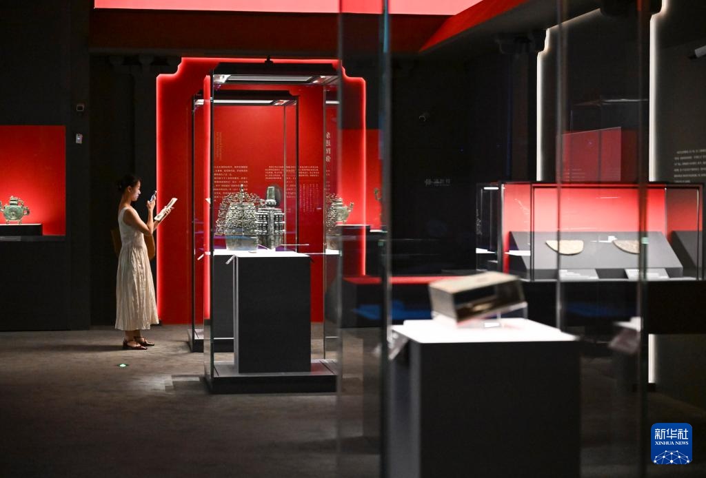 “肇兴中国：秦·大一统之路文物考古特展”在上海博物馆东馆启幕