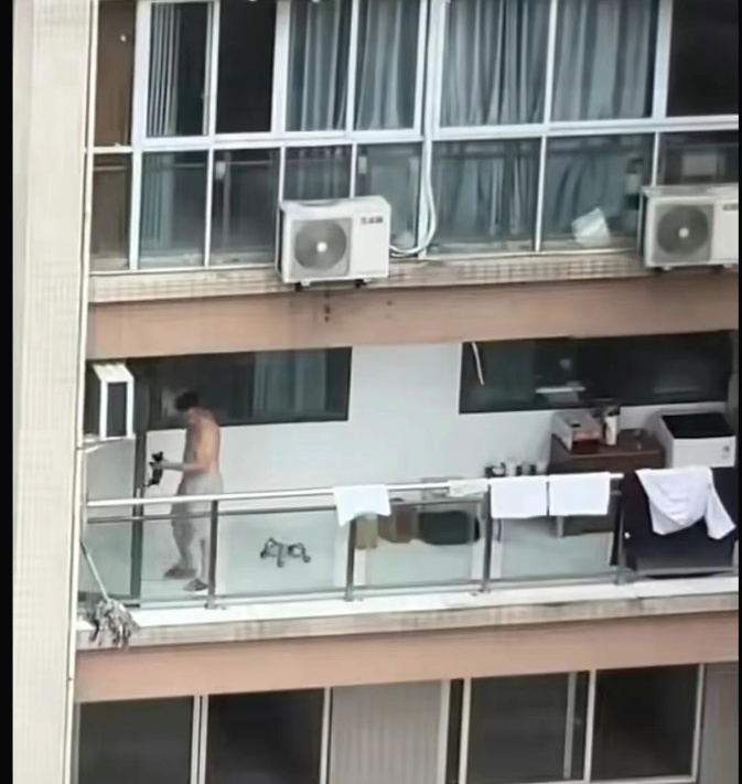 重庆通报“山姆打包哥”被指虐狗：李某（男，39岁）已被立案，其家中三条小狗已送医