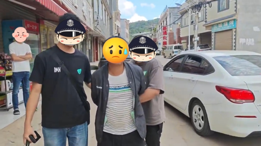 昆明多辆汽车被带刺铁钉扎破轮胎,警方抓获14人 昆明多辆汽车被带刺铁钉扎破轮胎,警方抓获14人