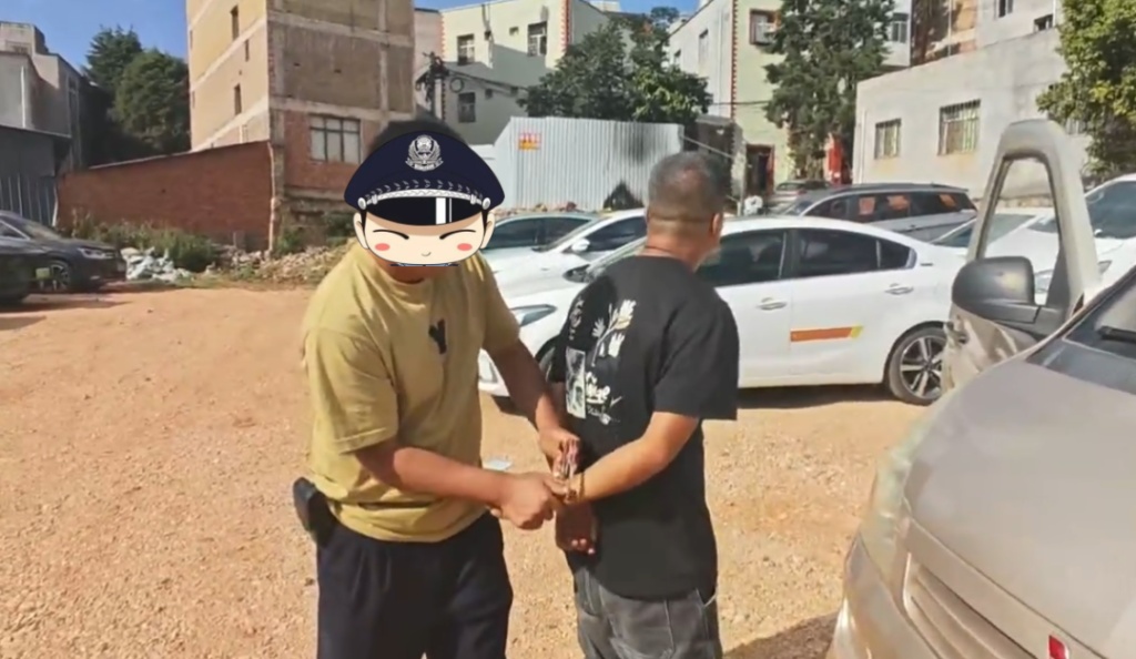 故意抛撒铁钉,致多辆汽车轮胎被扎破,云南昆明警方抓获14人 故意抛撒铁钉,致多辆汽车轮胎被扎破,云南昆明警方抓获14人