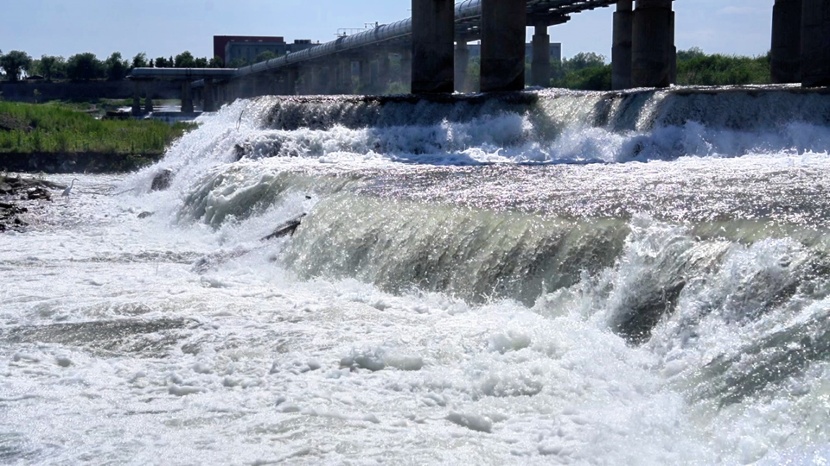 永定河这处滩涂成网红亲水地？！记者实地探访，倒吸一口凉气——