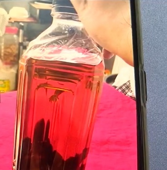 女子偷喝室友泡脚药酒险丧命,医生:含有剧毒乌头碱 毒性堪比砒霜 女子偷喝室友泡脚药酒险丧命,医生:含有剧毒乌头碱 毒性堪比砒霜